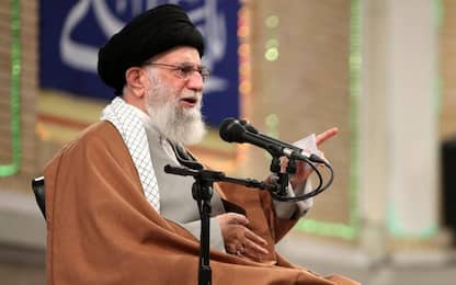 Missili Iran contro basi Usa, Khamenei: "Abbiamo dato uno schiaffo"