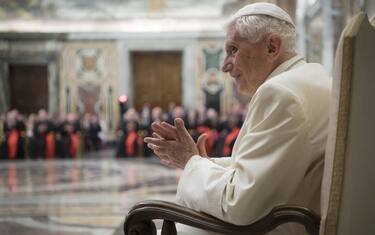Benedetto XVI: celibato indispensabile per sacerdoti, non posso tacere