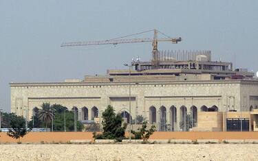Iraq, 5 razzi contro l'ambasciata Usa a Baghdad: 3 l’hanno colpita