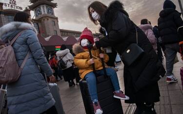 Virus cinese, a Macao i croupier dei casino con le mascherine