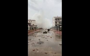 Tempesta a Maiorca, spruzzi delle onde superano i palazzi. VIDEO