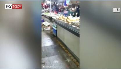 Virus Cina, mercati presi d'assalto per fare scorte di cibo. VIDEO