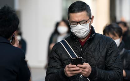 Germi sullo smartphone, come pulirlo e disinfettarlo correttamente