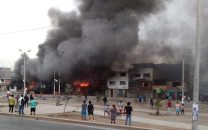 Perù, esplode autocisterna di gas: 14 morti, anche 5 bambini