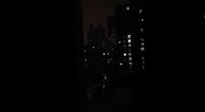 Virus Cina: "Resisti Wuhan!", l'urlo nella notte dei cittadini.VIDEO