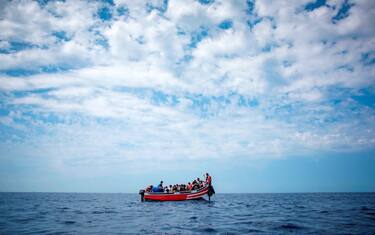 Migranti, maxisbarco a Lampedusa. Il sindaco: "Pronti a scioperare"