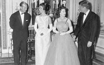 la regina Elisabetta con John F. Kennedy