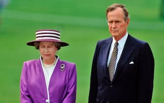la regina Elisabetta con George Bush