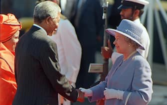 la regina Elisabetta con Nelson Mandela