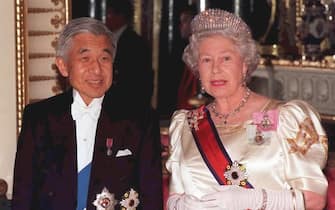 la regina Elisabetta con Akihito