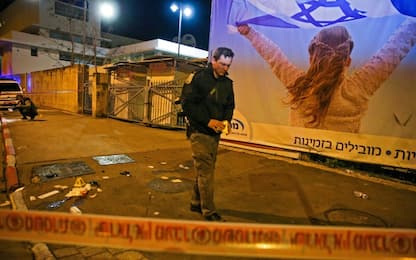 Gerusalemme, auto investe soldati israeliani: feriti. Hamas rivendica