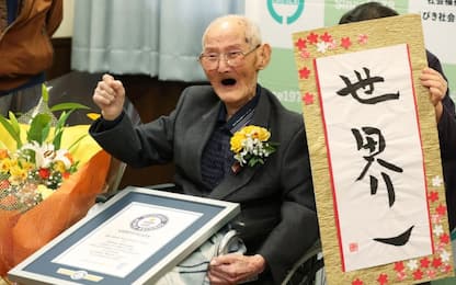 Giappone, Chitetsu Watanabe l'uomo più vecchio del mondo: ha 112 anni