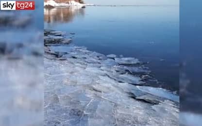 Minnesota, l'ipnotico movimento delle lastre di ghiaccio. VIDEO