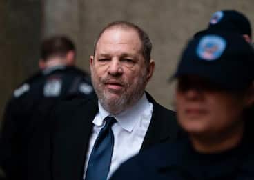 Usa, Weinstein condannato a 23 anni per stupro e violenza