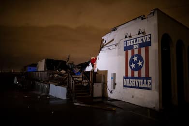 Usa, un tornado si abbatte su Nashville in Tennessee. FOTO