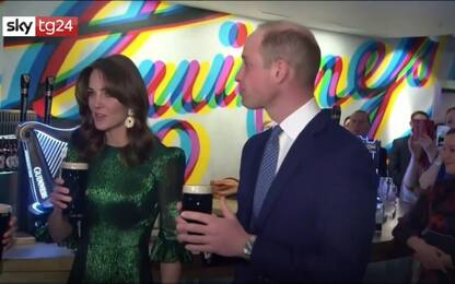 Irlanda, Kate Middleton e William visitano la fabbrica Guinness. VIDEO