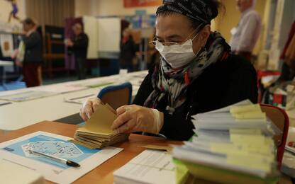 Coronavirus Francia, crollo affluenza alle elezioni comunali