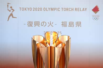 Giappone, fiamma olimpica in mostra dopo il rinvio