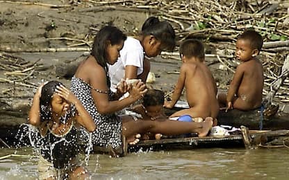Coronavirus Brasile, star a Bolsonaro: “Rischio genocidio indios”
