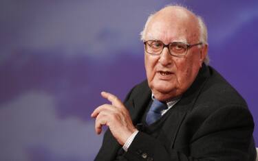 Andrea Camilleri, i medici: "Condizioni stazionarie, è paziente forte"