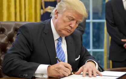 Trump: addio all'accordo trans-Pacifico e stop ai fondi per l'aborto
