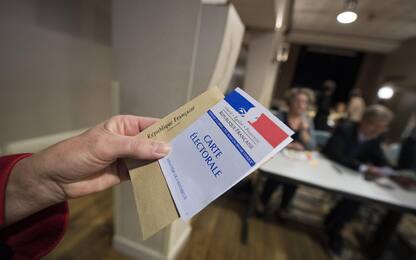 Francia, chiusi i seggi. Exit poll: Macron in testa