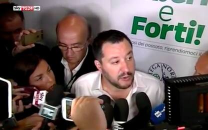 Congresso Lega, Salvini: “Prima gli italiani”. Fischi e urla per Bossi