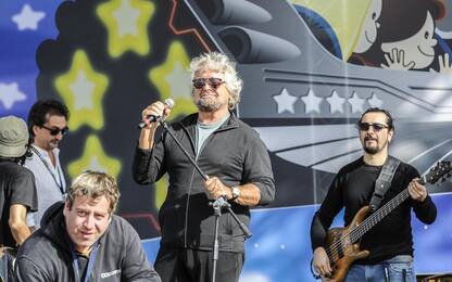 M5S, Grillo canta e balla a Rimini