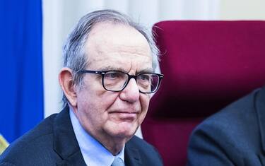 Padoan: non ho autorizzato ministri a tenere colloqui su Etruria