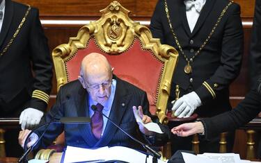 Nuovo Parlamento: senatrice ritarda, Napolitano la rimprovera. VIDEO