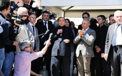 Berlusconi: "M5S pericolo per Italia". Salvini: "Così si chiama fuori"