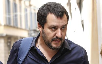 Salvini posta video di un bimbo con Mattarella: "Contro poteri forti"