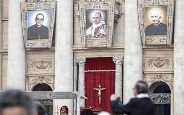 Papa Francesco proclama santi Paolo VI e monsignor Romero