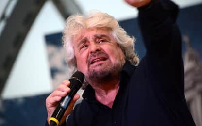 Grillo contestato dai No Vax a Torino: "Vergogna"
