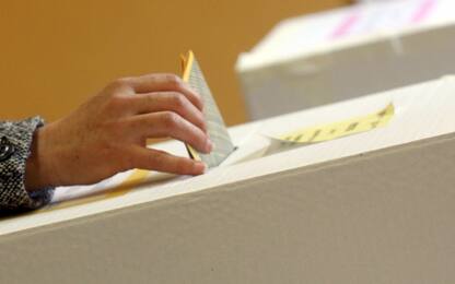 Elezioni, fotografa scheda votata: denunce in Irpinia e nel Sannio