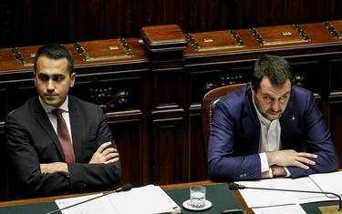 Salvini e il pupazzo di Zorro, Di Maio: "Io giocavo con le macchinine"