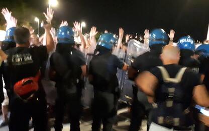 Salvini contestato anche a Soverato, interviene la polizia: VIDEO