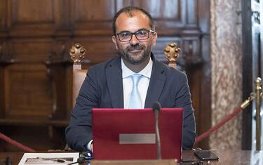 Scuola, Fioramonti: "Aumento da cento euro al mese per i professori"