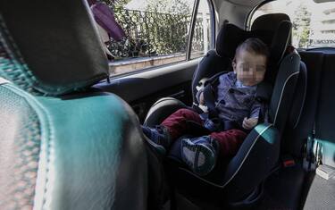 Seggiolini antiabbandono, da oggi scattano obbligo e sanzioni
