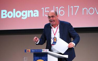 Ius soli, governo diviso. Pd vuole approvarlo. M5S: "No a slogan"