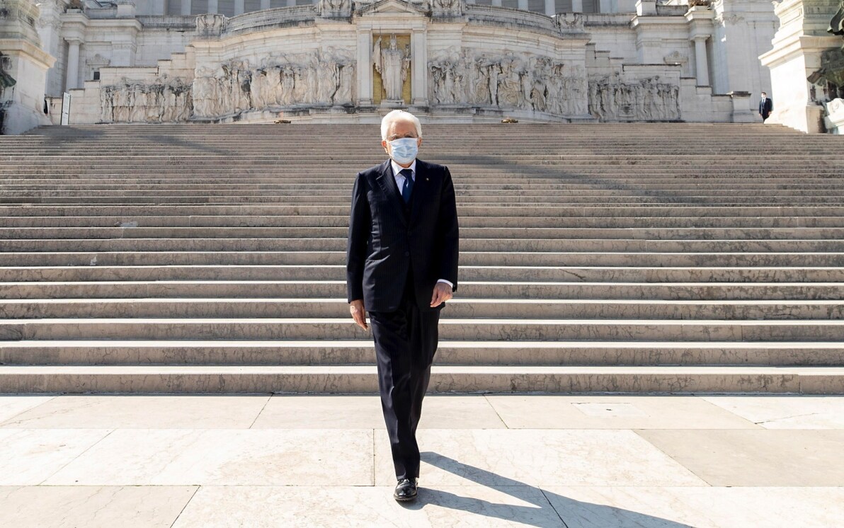 Coronavirus Il 25 Aprile Mattarella All Altare Della Patria Da Solo Foto Sky Tg24