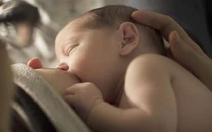 Covid, i pediatri: "Vaccinazione compatibile con allattamento al seno"