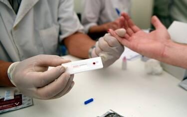 Aids, con mix farmaci “paziente di San Paolo” senza virus da un anno