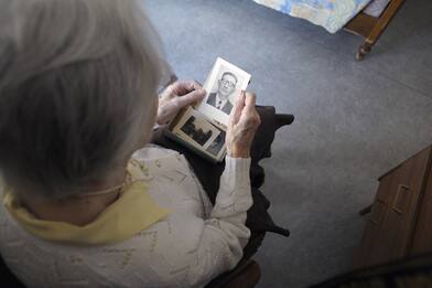 Alzheimer, in Italia quasi 5 mila richieste d'aiuto nel 2017 