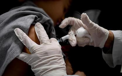 Roma, classe si vaccina per proteggere bambina a rischio