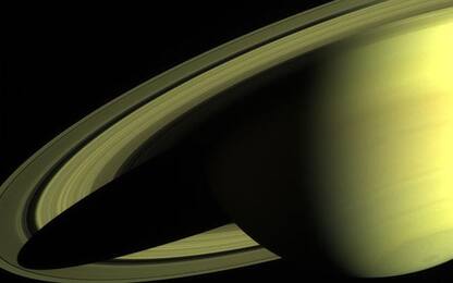 Encelado, l’oceano nascosto sulla luna di Saturno può ospitare la vita