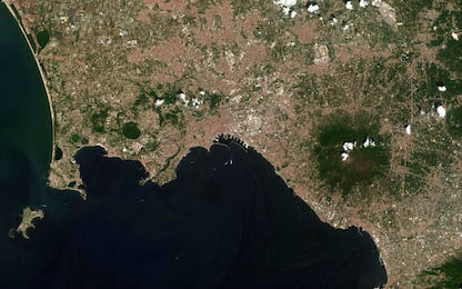 Il Golfo di Napoli e il Vesuvio fotografati dallo Spazio