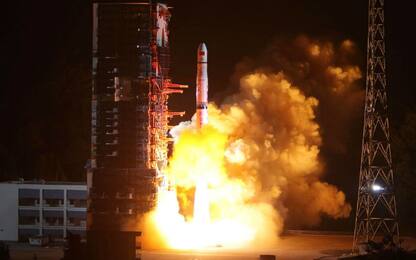 Cina, lanciato satellite per esplorare lato nascosto della Luna