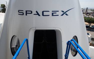 SpaceX, lanciata la capsula Crew Dragon: a bordo c’è Ripley di Alien