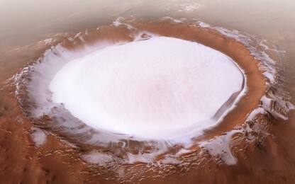 Marte, l’immagine mozzafiato del cratere Korolev diffusa dall’Esa